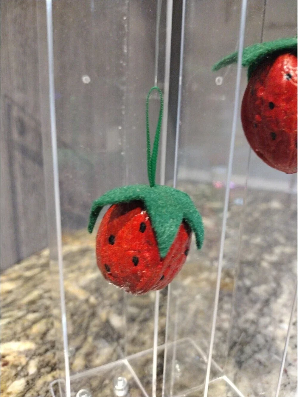 VINTAGE STRAWBERRY WALNUTS HAND PAINTED CHRISTMAS ORNAMENT EUC 1.75